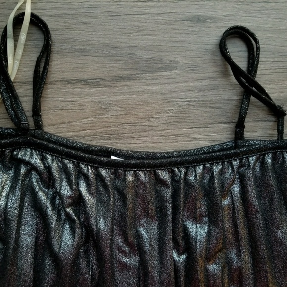 CANDIE'S 💋 Accordion pleated silver & black top - Picture 3 of 5